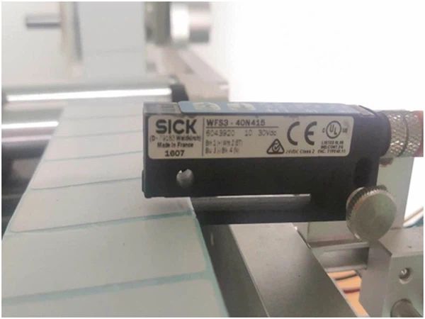 Problema amb l'ull del sensor i solució de la màquina etiquetadora